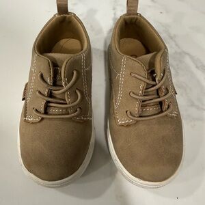 OshKosh B'gosh Tan Lace-Up Kids Sneakers size 6M